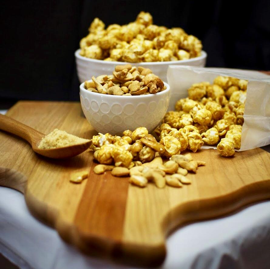 Just Poppin Popcorn - Cashew Caramel Popcorn